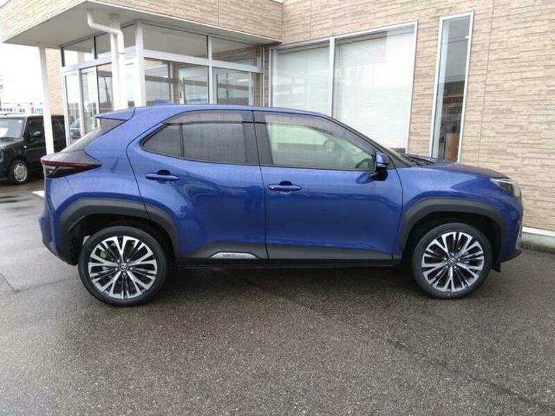 YARIS CROSS