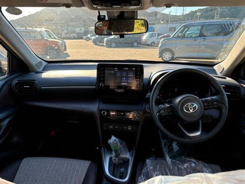 YARIS CROSS