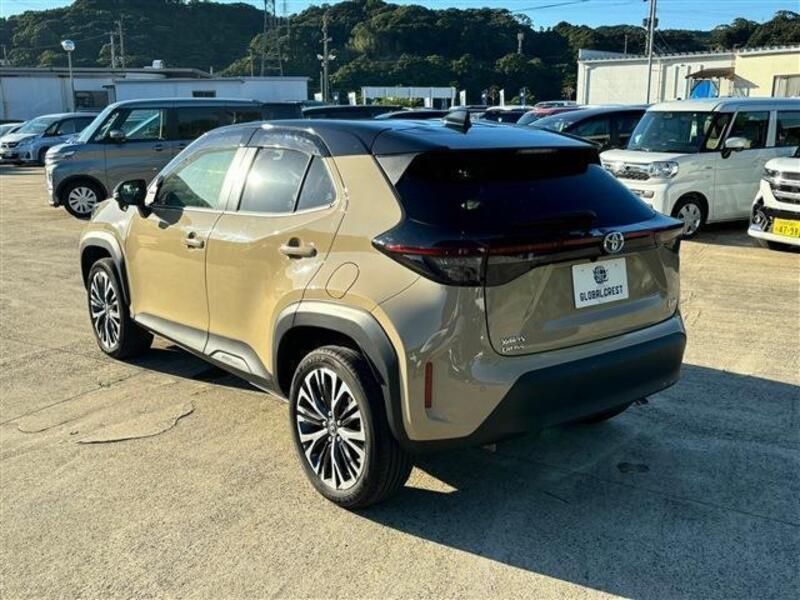 YARIS CROSS