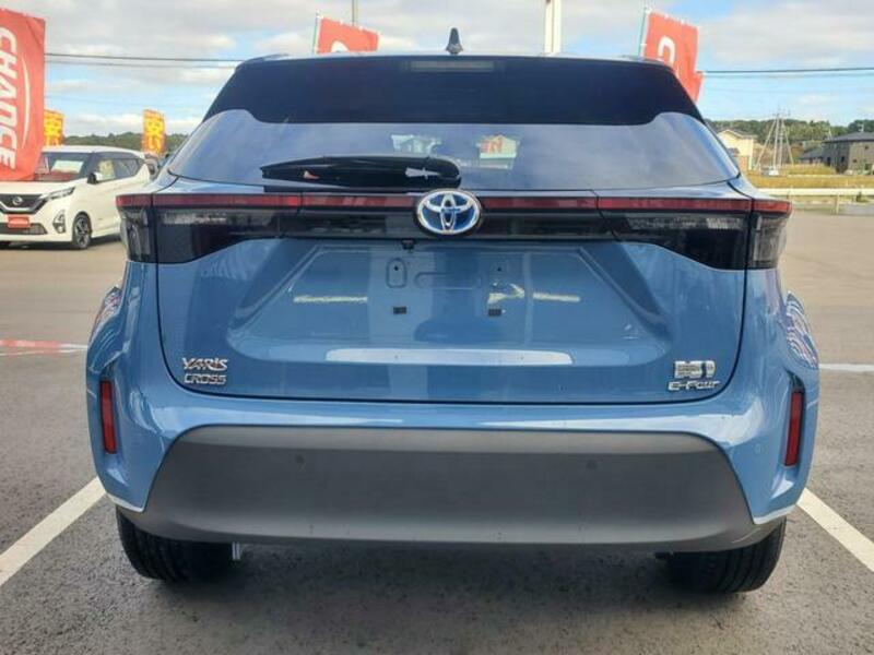 YARIS CROSS
