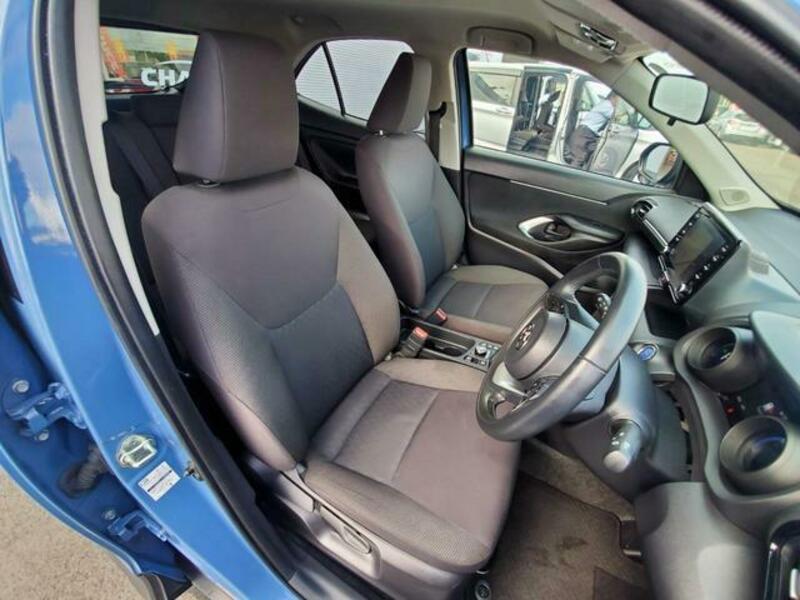 YARIS CROSS