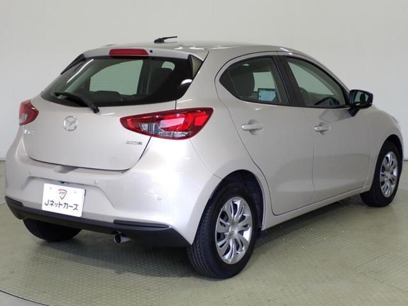 MAZDA2
