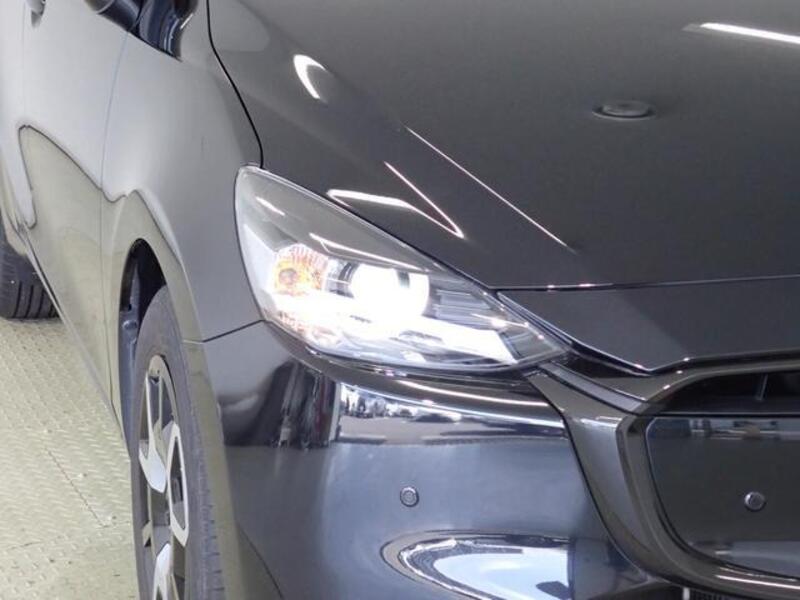 MAZDA2