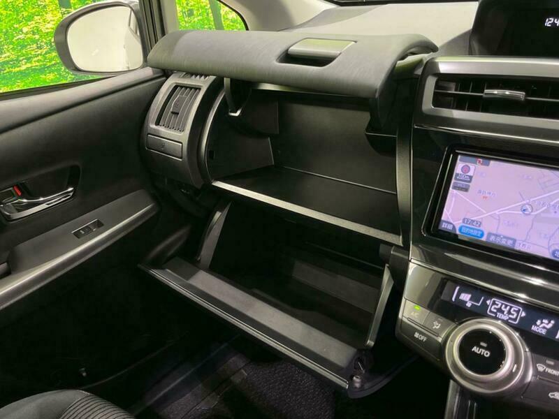 PRIUS ALPHA