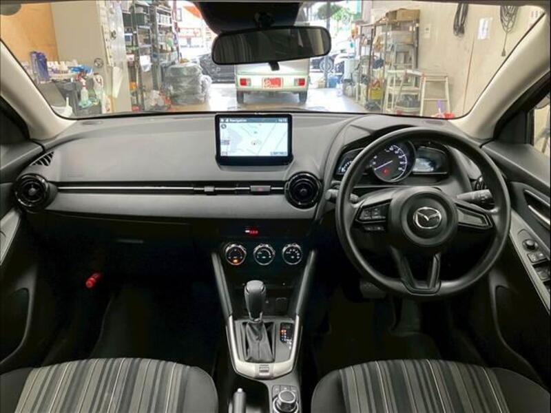 MAZDA2