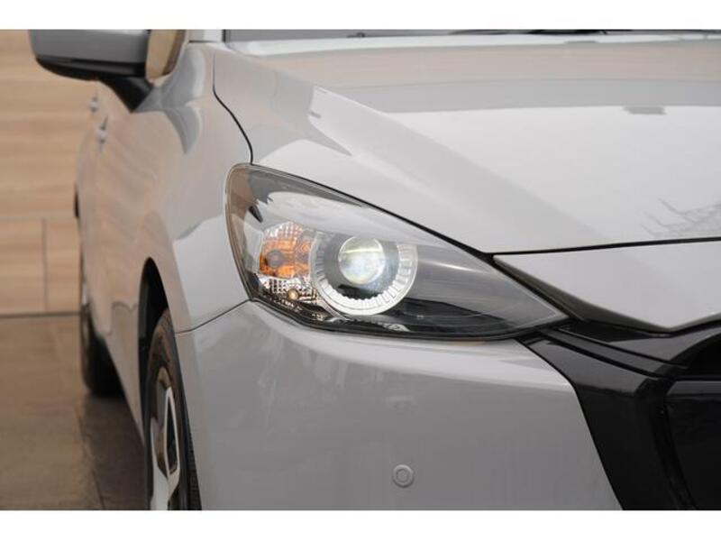 MAZDA2