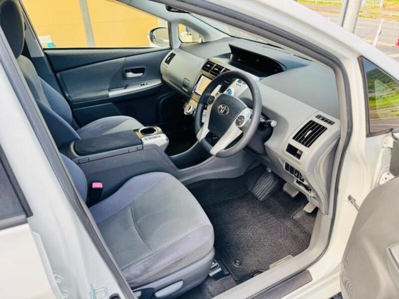 PRIUS ALPHA
