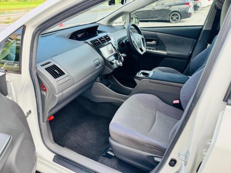 PRIUS ALPHA