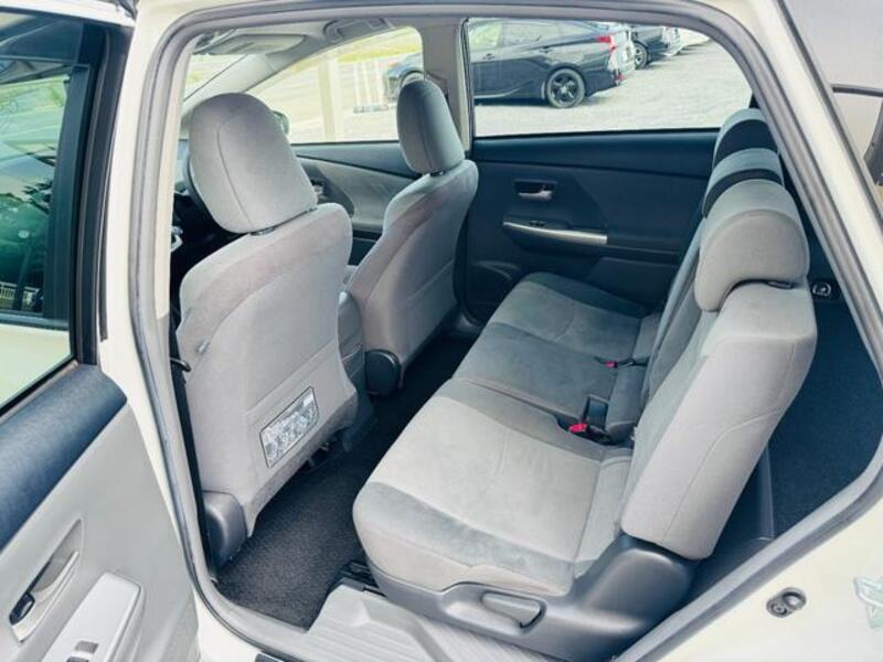 PRIUS ALPHA