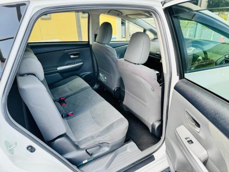 PRIUS ALPHA