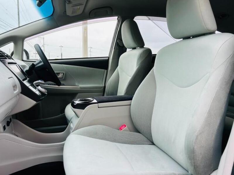PRIUS ALPHA