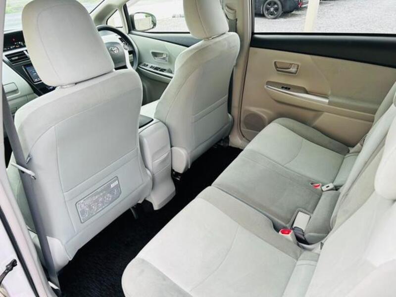 PRIUS ALPHA
