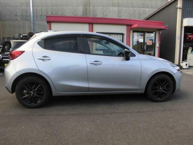 MAZDA2