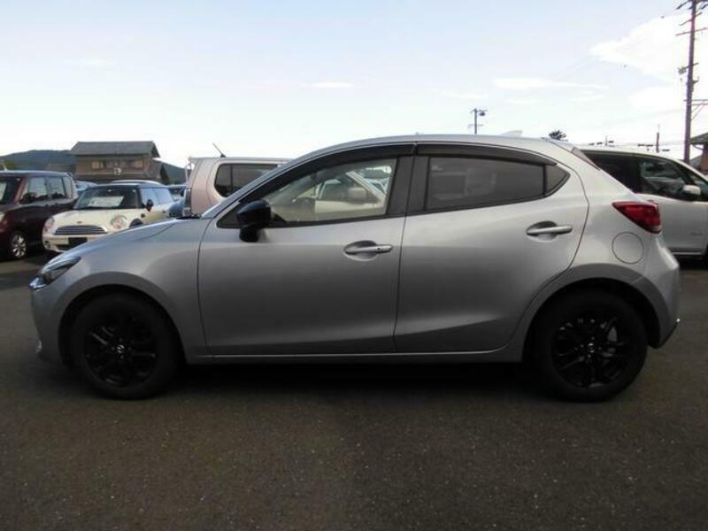 MAZDA2