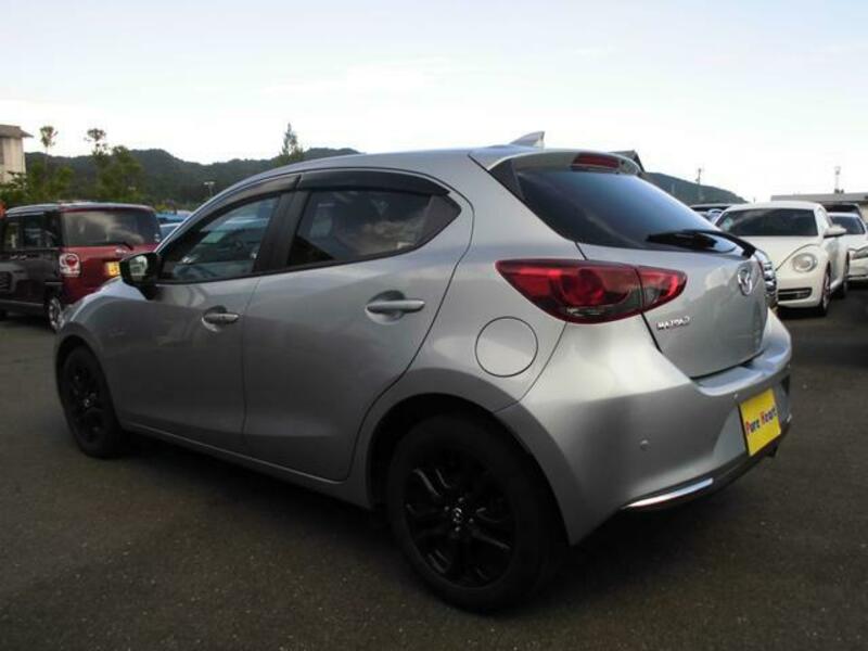 MAZDA2