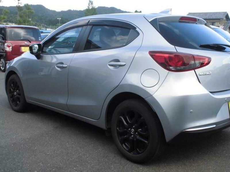 MAZDA2