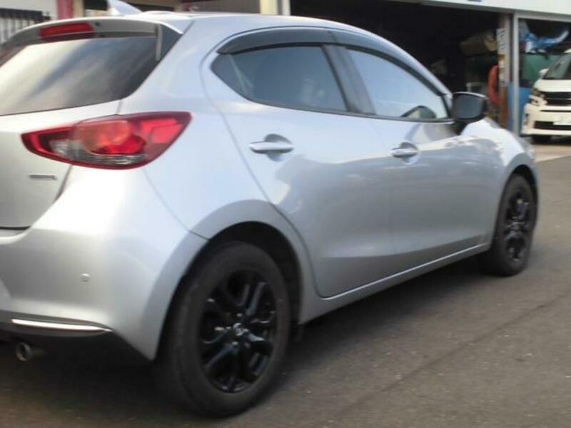MAZDA2