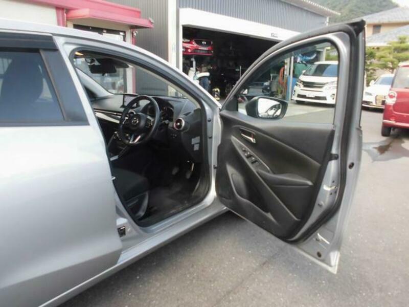 MAZDA2
