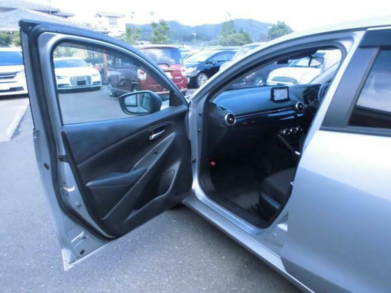 MAZDA2