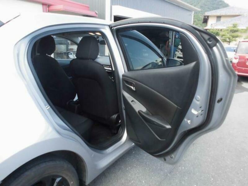 MAZDA2