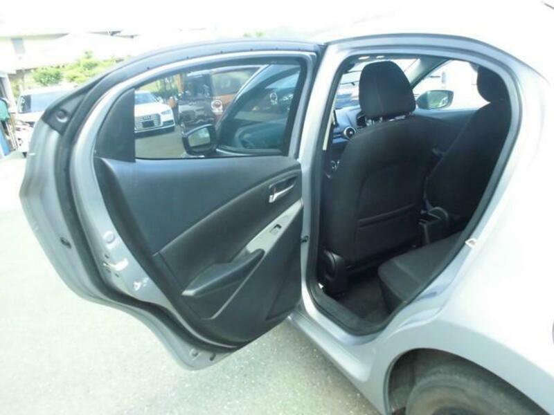 MAZDA2