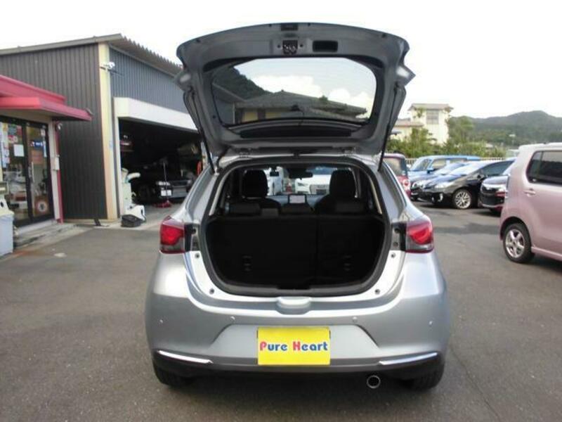 MAZDA2