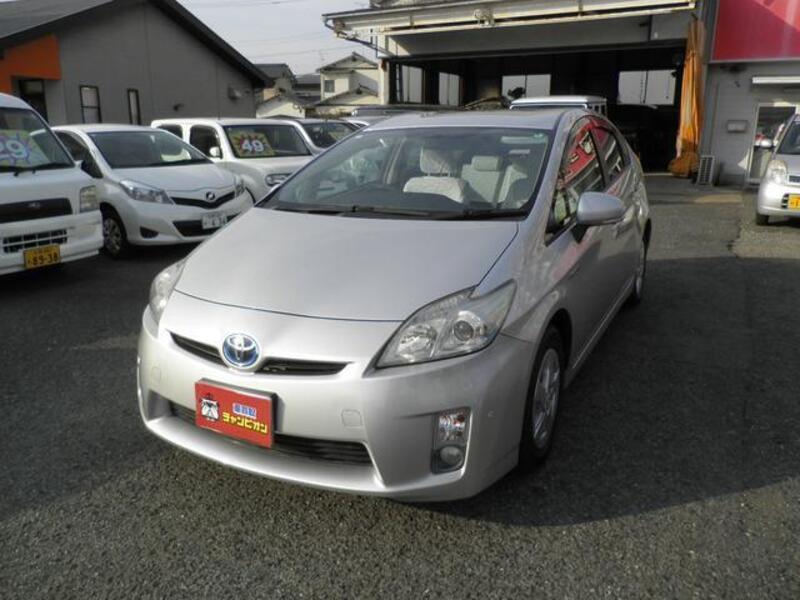 TOYOTA PRIUS