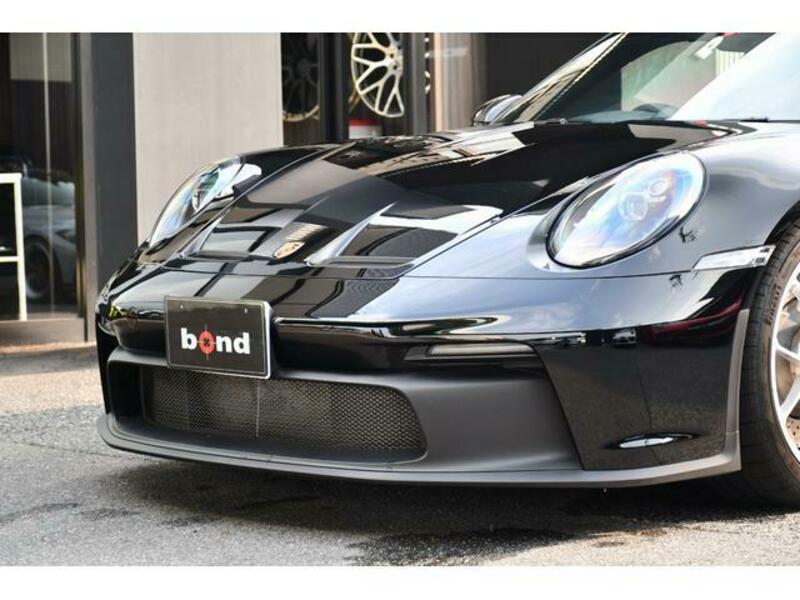 911