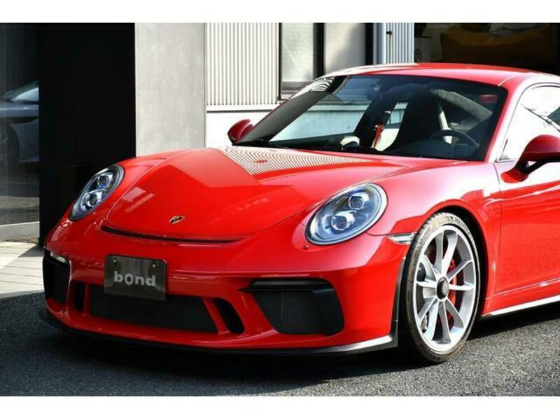 911