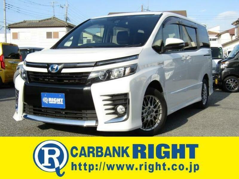 TOYOTA VOXY