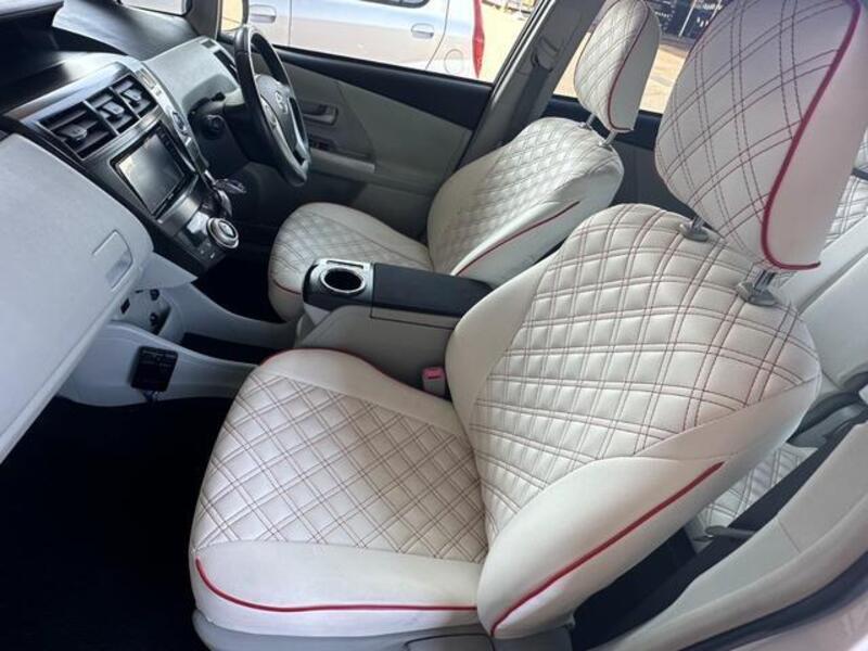 PRIUS ALPHA