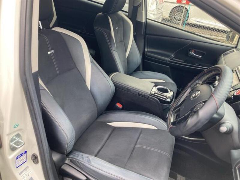 PRIUS ALPHA