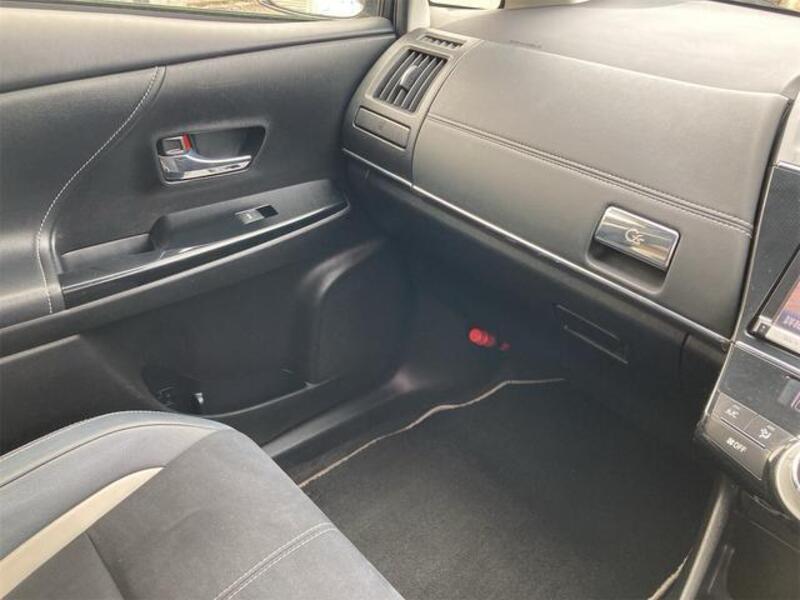 PRIUS ALPHA