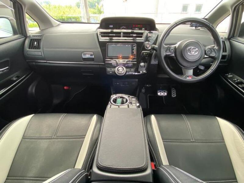 PRIUS ALPHA