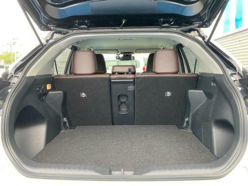 YARIS CROSS