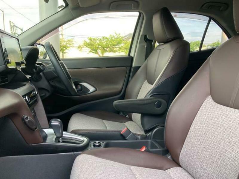 YARIS CROSS