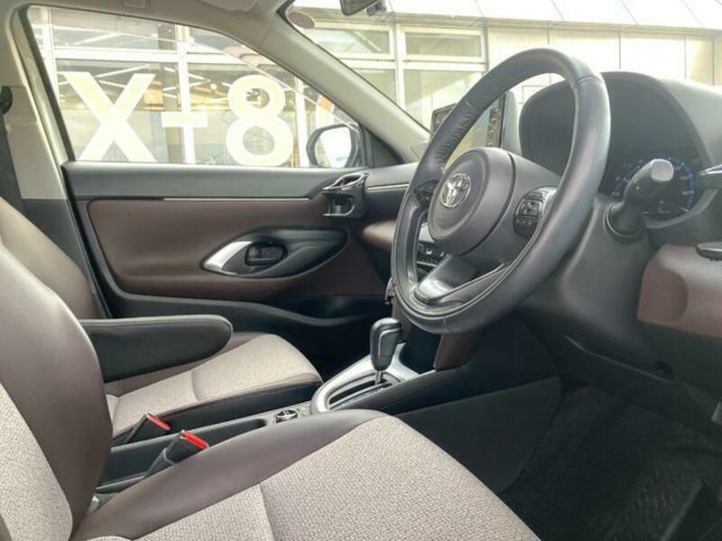 YARIS CROSS