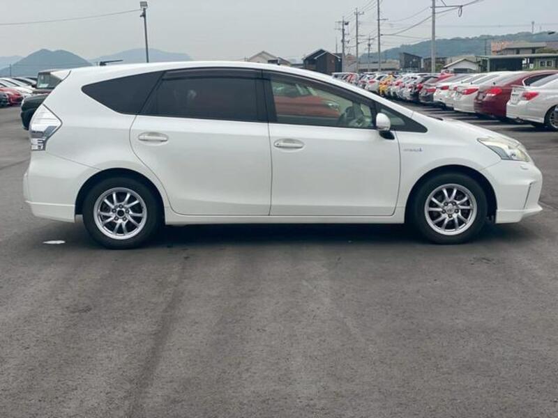 PRIUS ALPHA