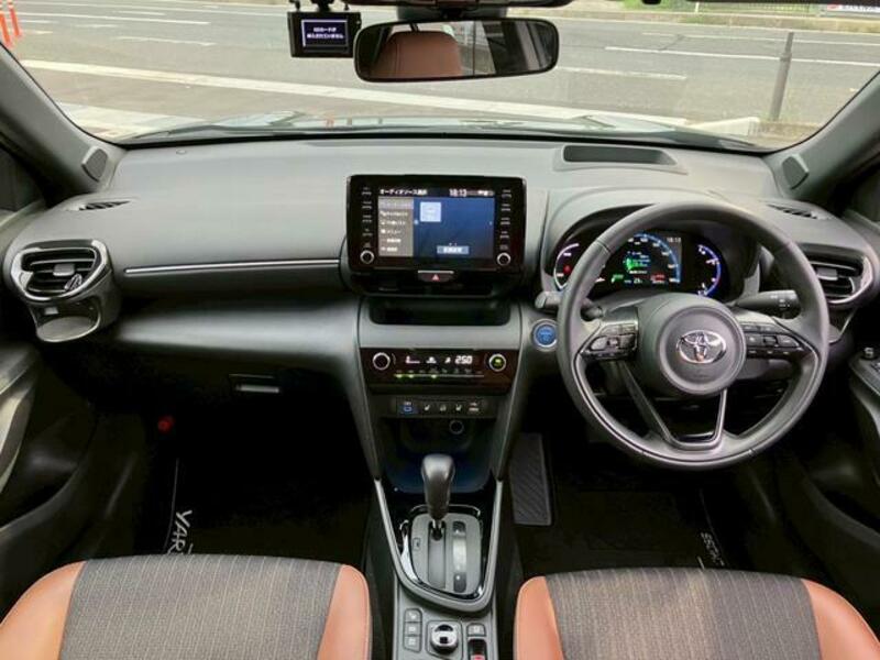 YARIS CROSS