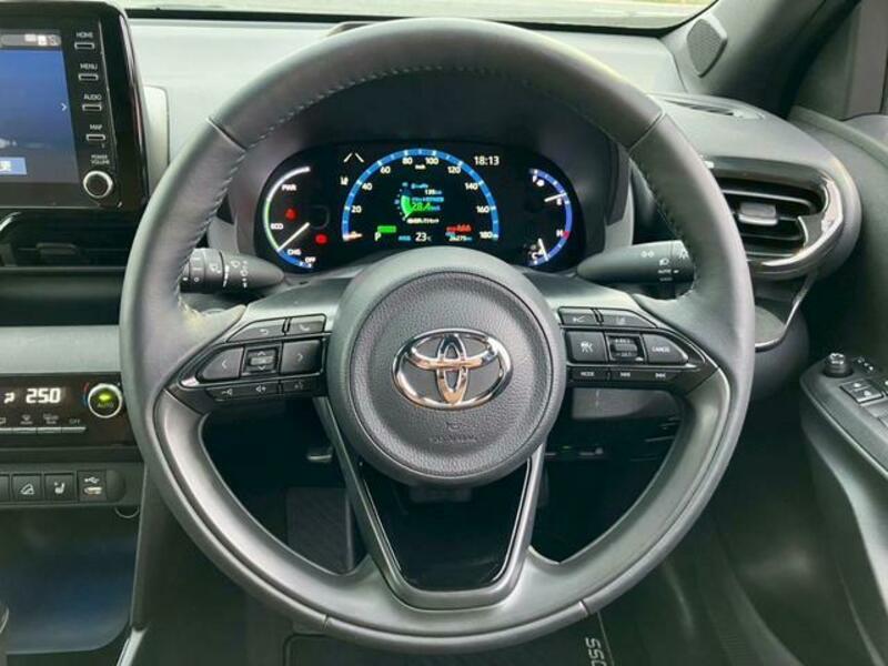 YARIS CROSS
