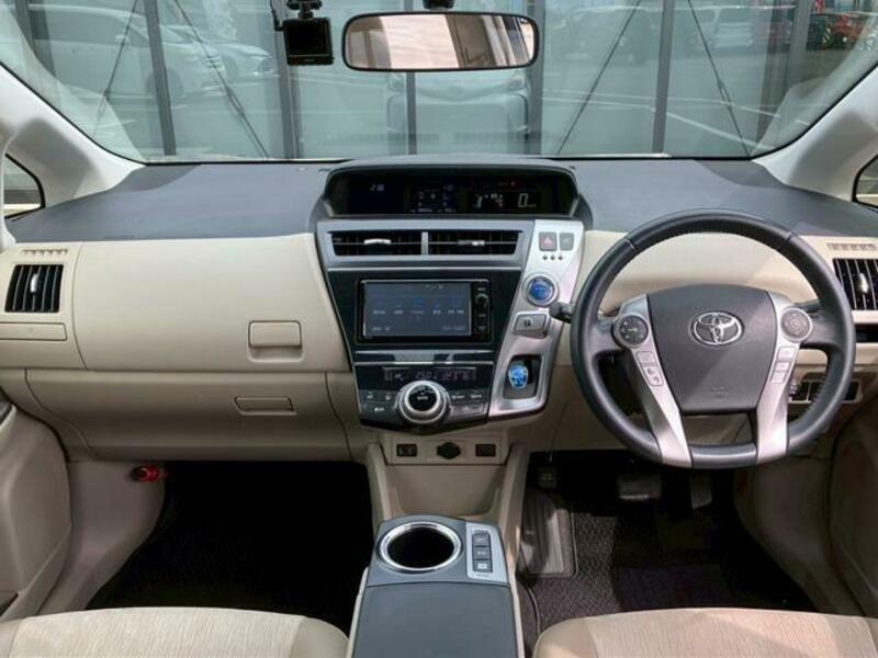 PRIUS ALPHA