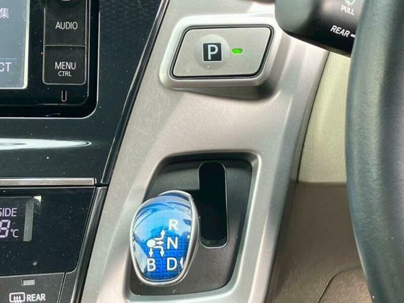 PRIUS ALPHA