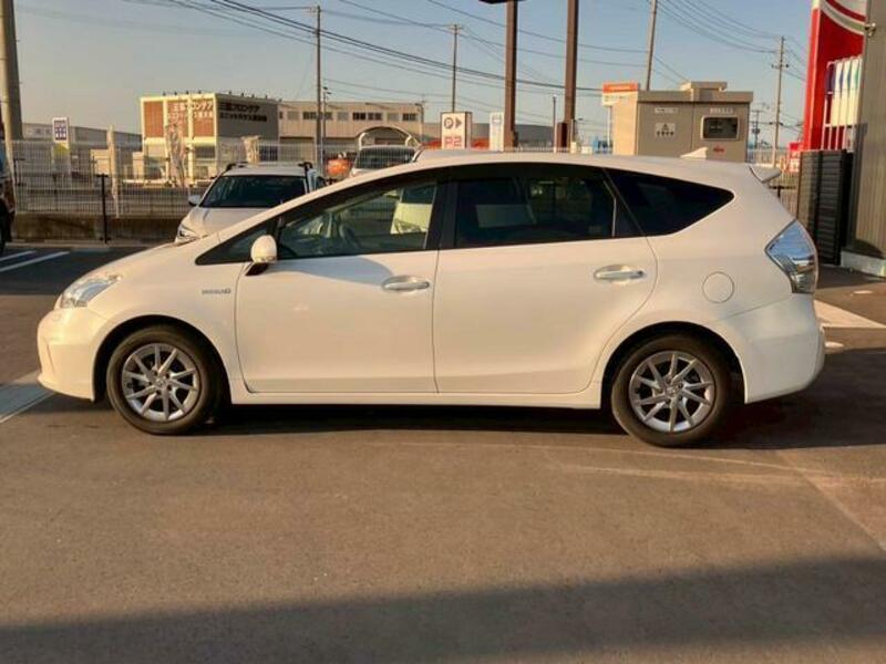 PRIUS ALPHA