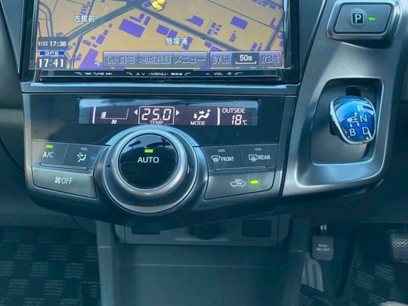 PRIUS ALPHA