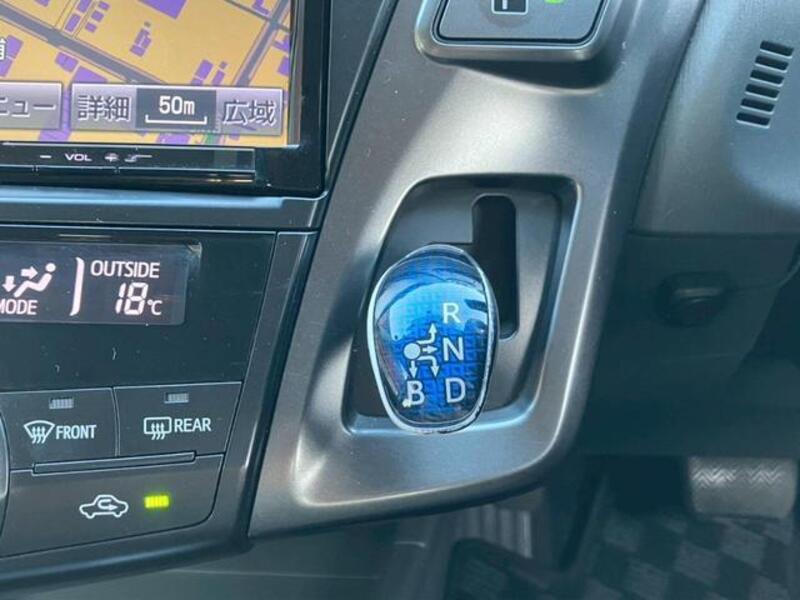 PRIUS ALPHA