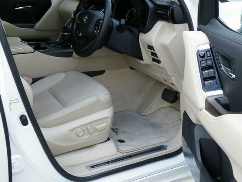 LAND CRUISER