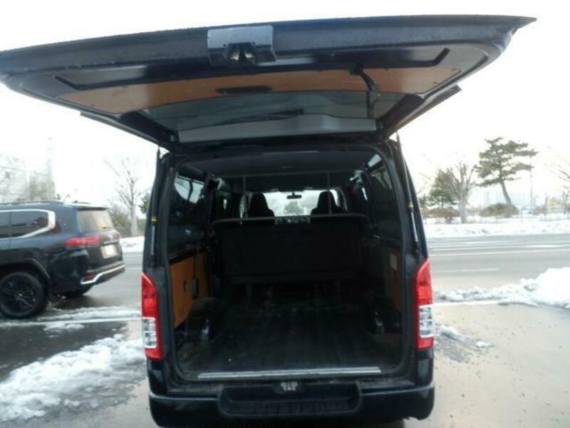 HIACE VAN