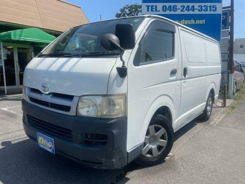 TOYOTA HIACE VAN