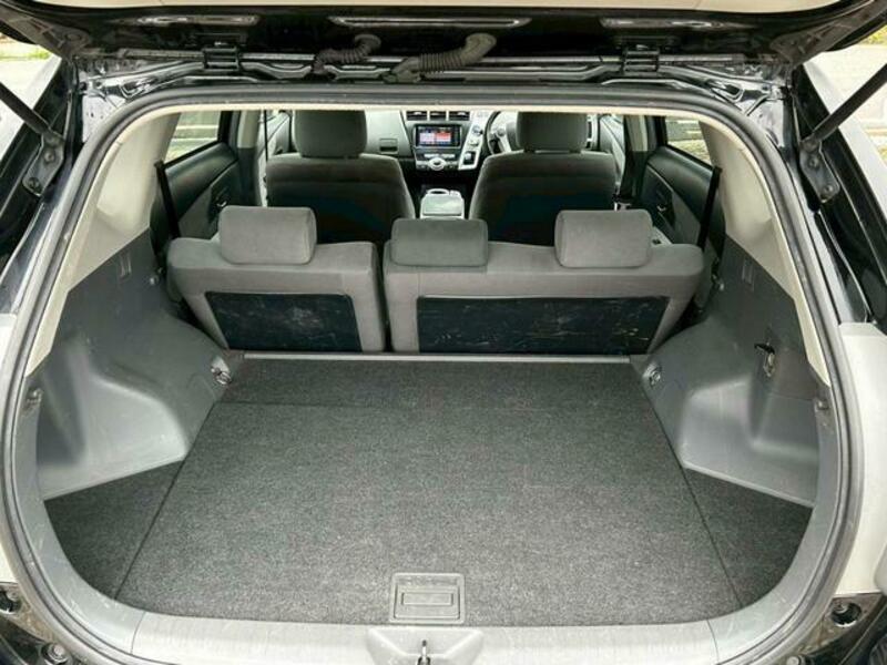 PRIUS ALPHA