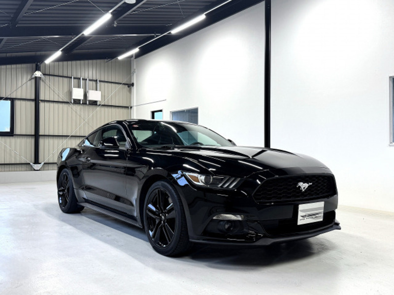 FORD MUSTANG